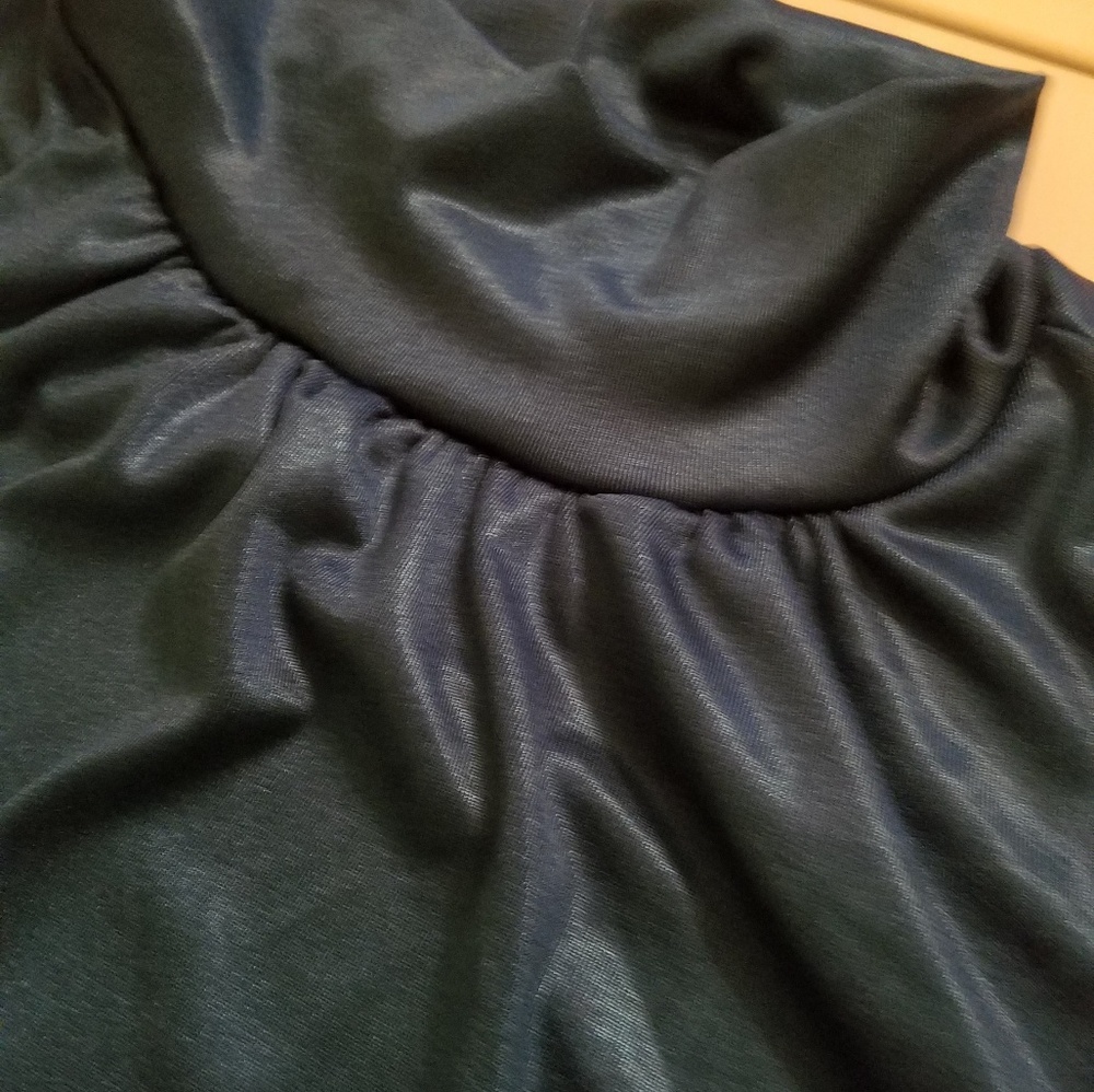 Top - Picture 2 of 2